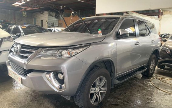 Selling Silver Toyota Fortuner 2018 in Quezon City-1