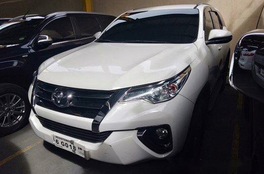 Selling White Toyota Fortuner 2018 in Quezon City-1