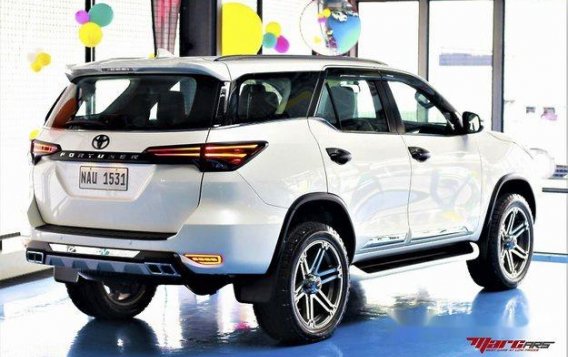 White Toyota Fortuner 2017 at 14000 km for sale -3