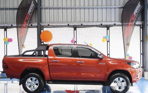 Orange Toyota Hilux 2018 at 4000 km for sale -2