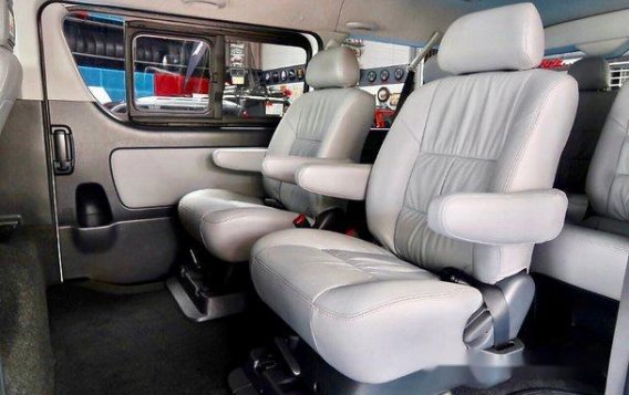 Selling White Toyota Hiace 2016 in Quezon City-10
