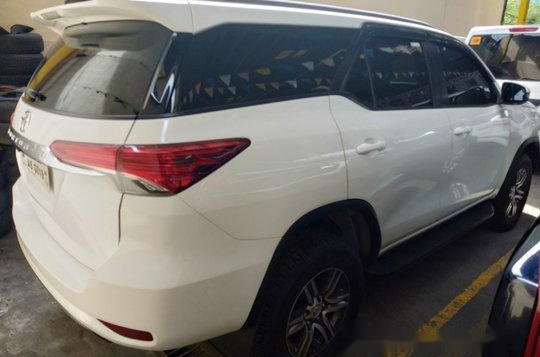 Selling White Toyota Fortuner 2018 in Quezon City-2