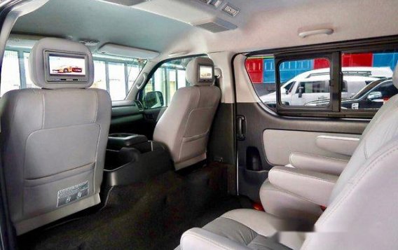 Selling White Toyota Hiace 2016 in Quezon City-8