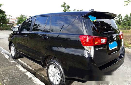 Selling Black Toyota Innova 2017 at 35000 km-3