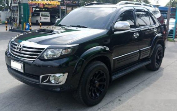 Black Toyota Fortuner 2014 Automatic Diesel for sale  -2