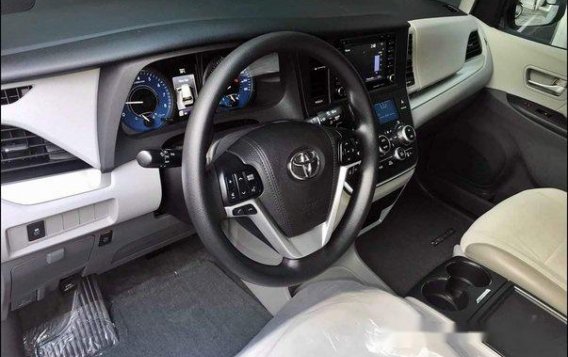 Selling White Toyota Sienna 2019 in General Salipada K. Pendatun-4