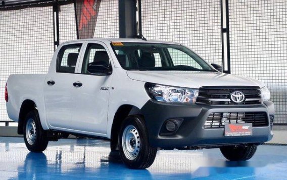 White Toyota Hilux 2019 Manual Diesel for sale -1