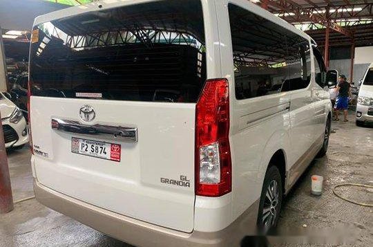 Selling White Toyota Hiace 2019 at 1200 km-4