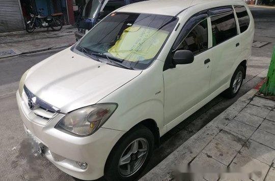 White Toyota Avanza 2011 at 80000 km for sale-1