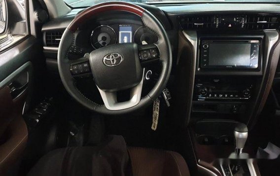 Silver Toyota Fortuner 2018 Automatic Diesel for sale-5