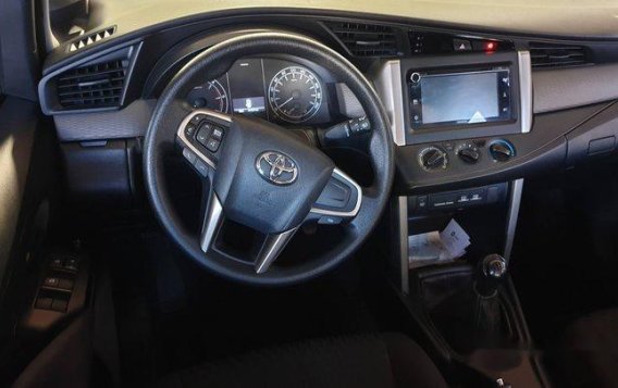 White Toyota Innova 2019 for sale-4