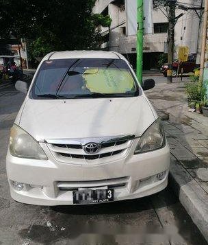 White Toyota Avanza 2011 at 80000 km for sale-2