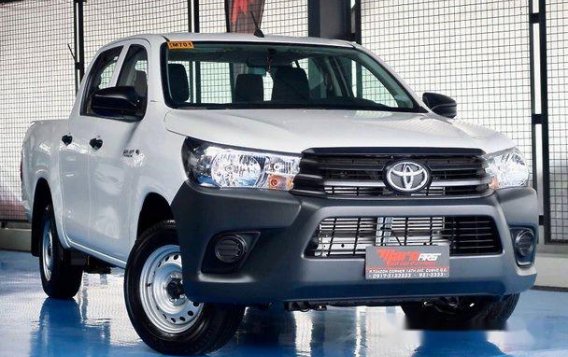 White Toyota Hilux 2019 Manual Diesel for sale 