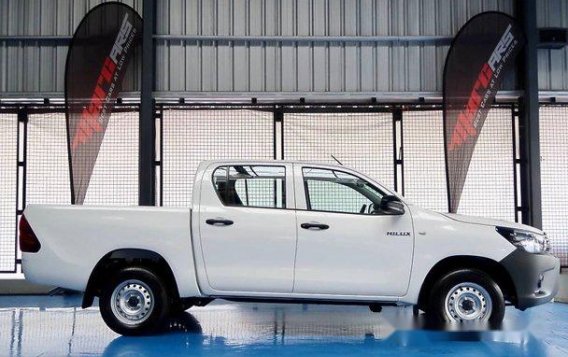 White Toyota Hilux 2019 Manual Diesel for sale -2