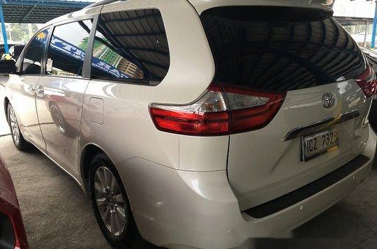 Selling Toyota Sienna 2016 at 35329 km-2