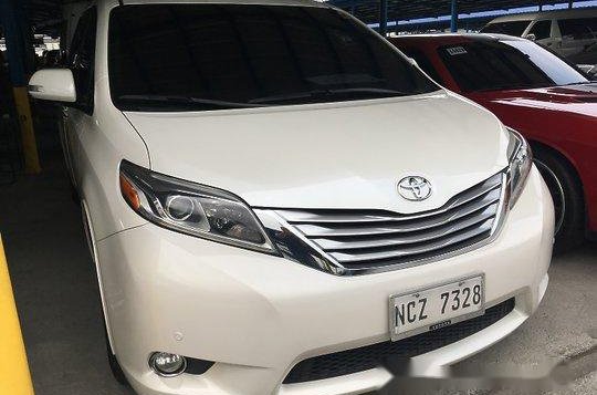 Selling Toyota Sienna 2016 at 35329 km
