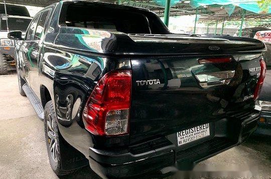 Selling Black Toyota Hilux 2017 at 43000 km -2