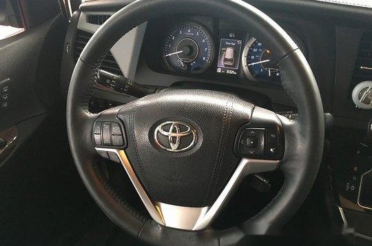 Selling Toyota Sienna 2016 at 35329 km-7
