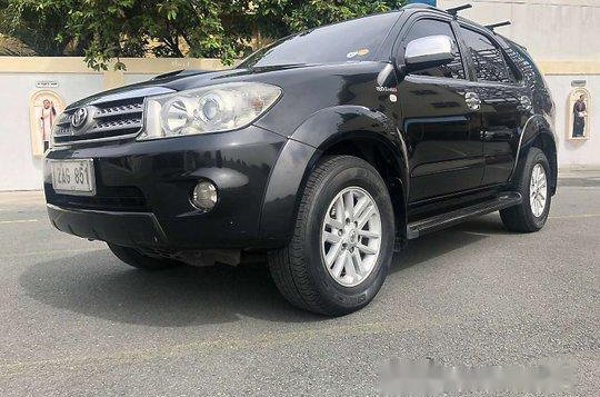 Black Toyota Fortuner 2010 Automatic Diesel for sale-2