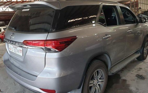 Selling Silver Toyota Fortuner 2018 Automatic Diesel at 2000 km-3