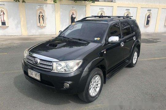 Black Toyota Fortuner 2010 Automatic Diesel for sale-3