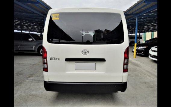  Toyota Hiace 2017 Van at 28000 km for sale-2