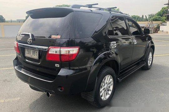 Black Toyota Fortuner 2010 Automatic Diesel for sale-4