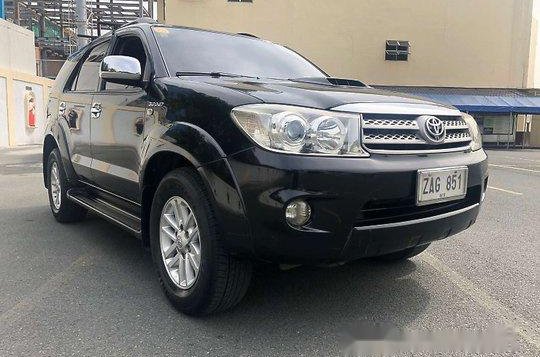 Black Toyota Fortuner 2010 Automatic Diesel for sale-1