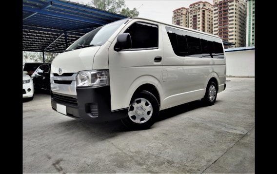 Toyota Hiace 2017 Van at 28000 km for sale-4