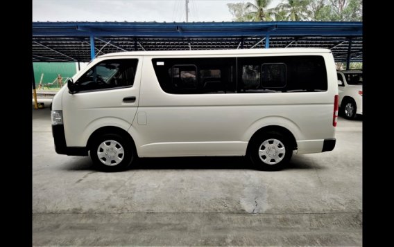  Toyota Hiace 2017 Van at 28000 km for sale-1