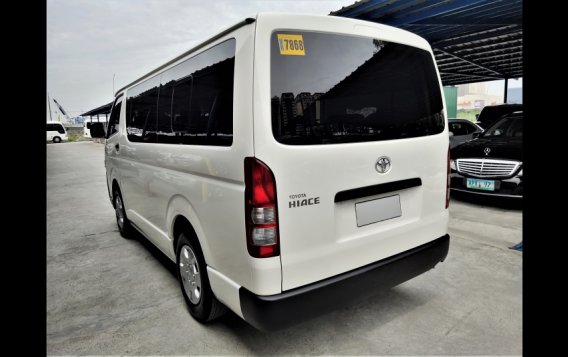  Toyota Hiace 2017 Van at 28000 km for sale-3