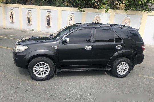 Black Toyota Fortuner 2010 Automatic Diesel for sale-7