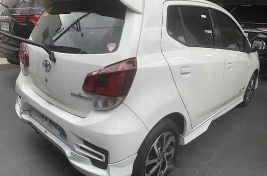 Selling White Toyota Wigo 2019 at 3600 km-3