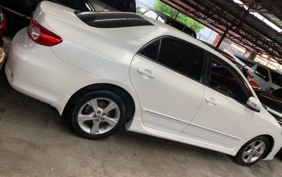 White Toyota Corolla Altis 2013 for sale in Quezon City-5