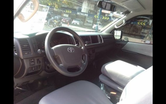 Toyota Hiace 2017 Van Automatic Diesel for sale -4
