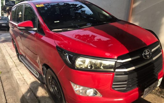 Selling Red Toyota Innova 2017 -1