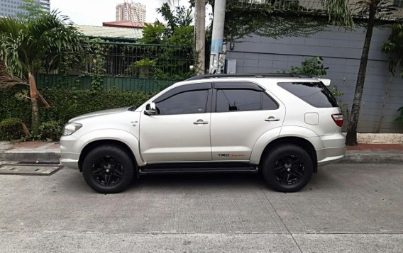 2011 Toyota Fortuner at 90000 km for sale  -3