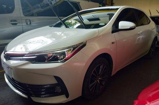 Sell White 2018 Toyota Corolla altis in Quezon City-3