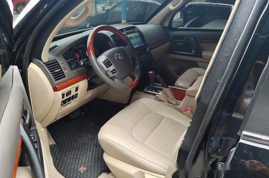 Black Toyota Land Cruiser 2015 at 91000 km for sale -8