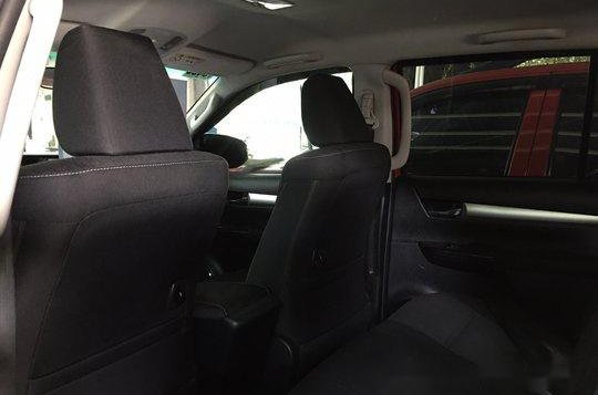 Red Toyota Hilux 2016 at 25000 km for sale-8