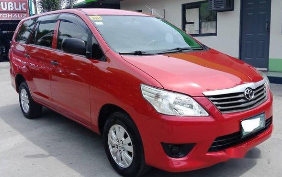 Red Toyota Innova 2013 at 83000 km for sale 