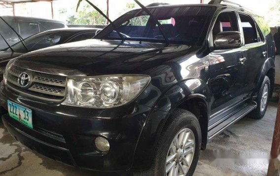 Selling Black Toyota Fortuner 2010 Automatic Diesel at 58000 km-1