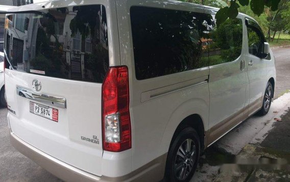 Selling White Toyota Hiace 2019 at 1200 km-4