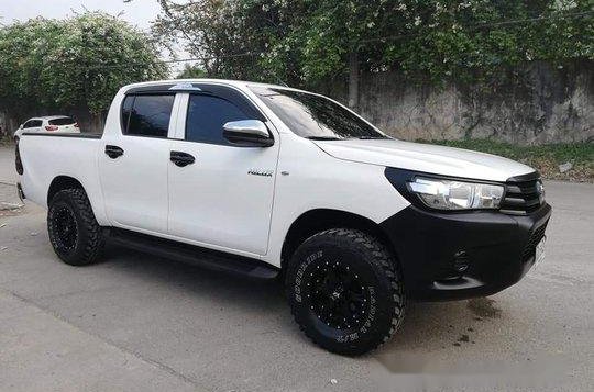White Toyota Hilux 2016 for sale in Cebu -2