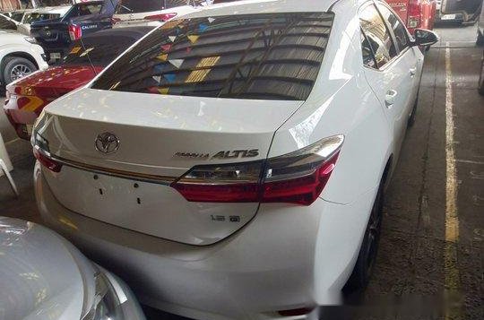 Sell White 2018 Toyota Corolla altis in Quezon City-4