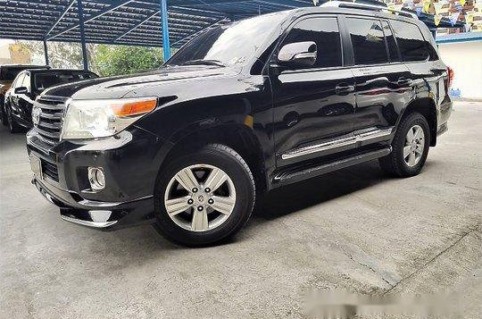 Black Toyota Land Cruiser 2015 at 91000 km for sale -1