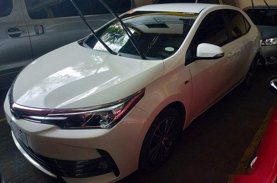 Sell White 2018 Toyota Corolla altis in Quezon City-2