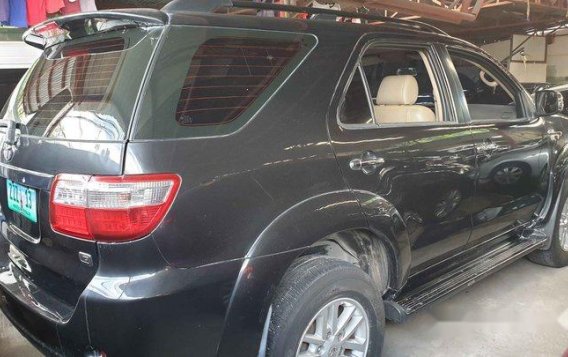 Selling Black Toyota Fortuner 2010 Automatic Diesel at 58000 km-2