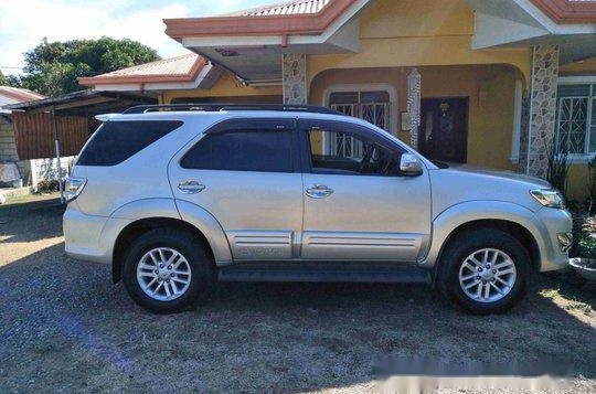 Toyota Fortuner 2012 Manual Diesel for sale  -3