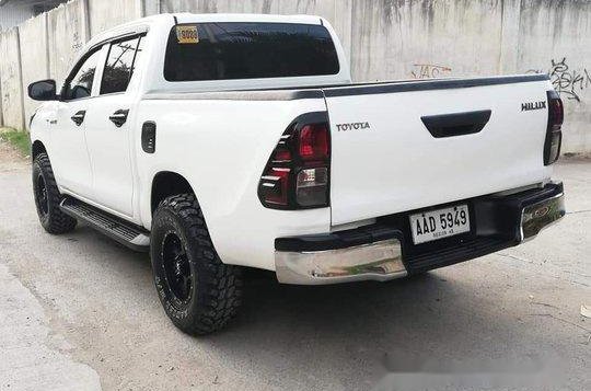 White Toyota Hilux 2016 for sale in Cebu -5
